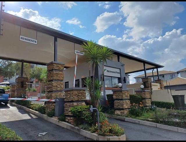 2 BEDROOM TOWNHOUSE FOR SALE IN OAKDENE